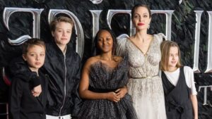 Angelina Jolie Pauses fille de la famille Le silence émotionnel Un rebondissement qui choque les fans du monde entier 2026