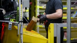 Oregon Amazon La mort d’un employé des pompes funèbres suscite l’indignation après un drame survenu pendant son service de nuit 2026